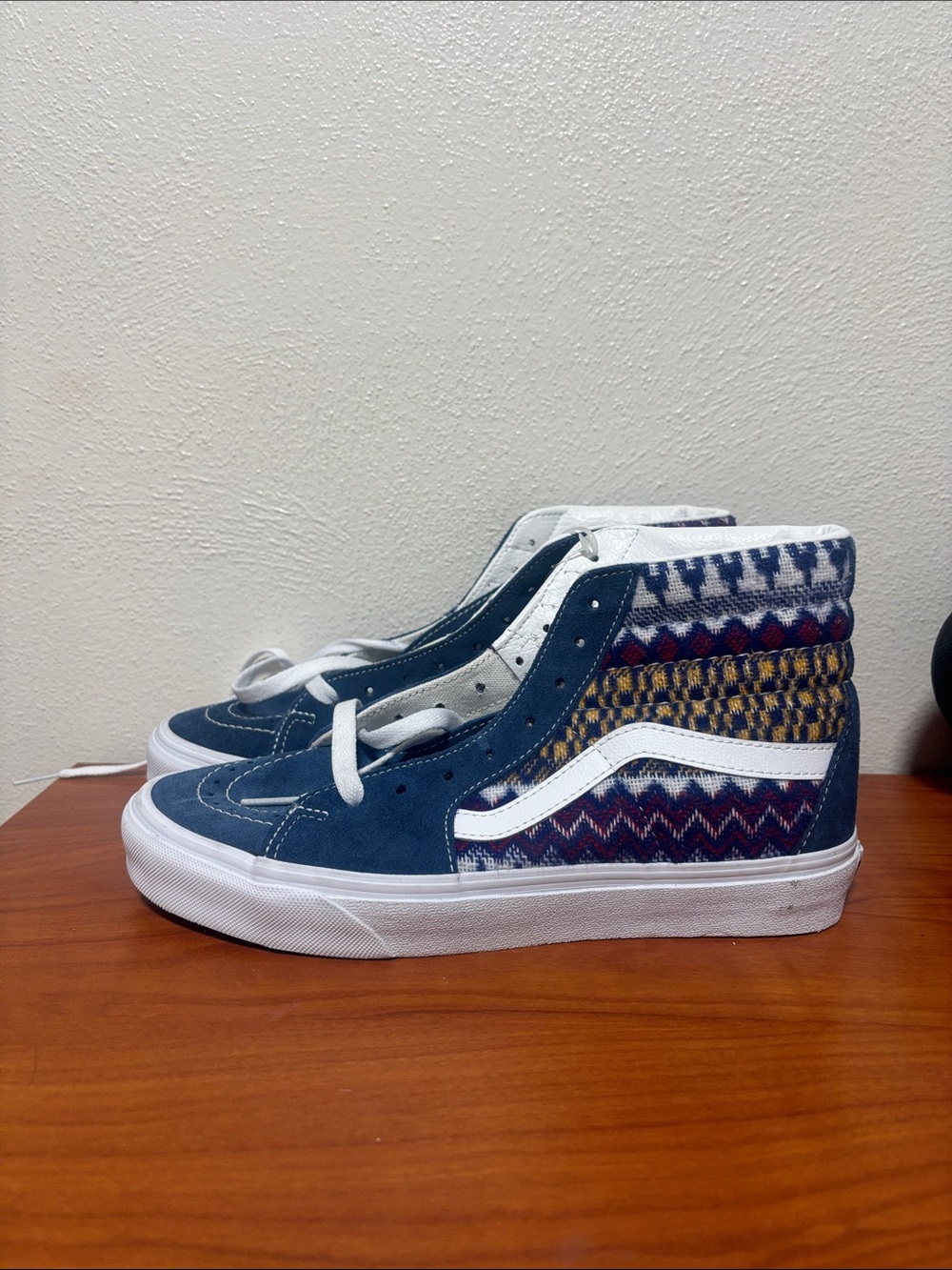 Vans Navy & Multicolor Patterned High Top  Unisex Sneakers size 7 Men, Women 8.5